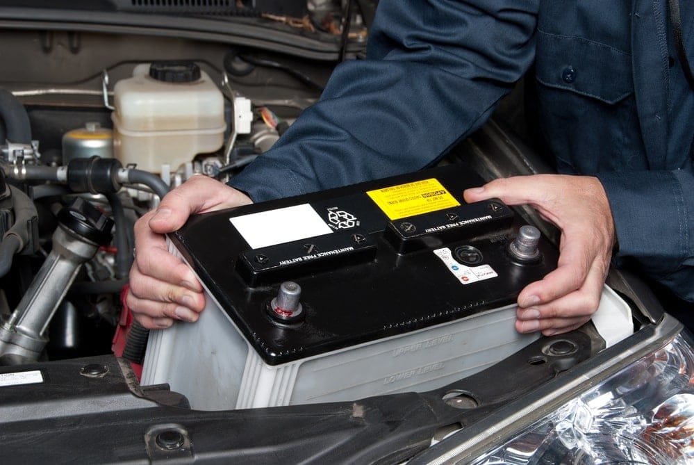 Wie lange halten Autobatterien? Und was macht sie kaputt? | CarEspresso