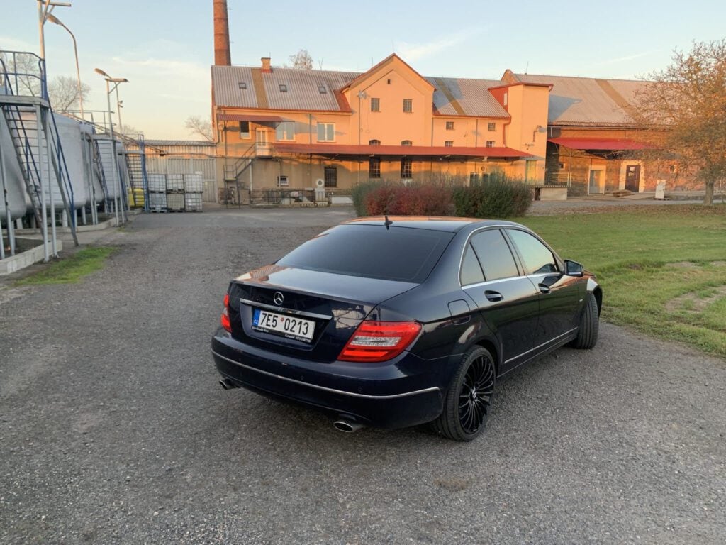 Mercedes-Benz C350 W204 3.5 CGI (2011)