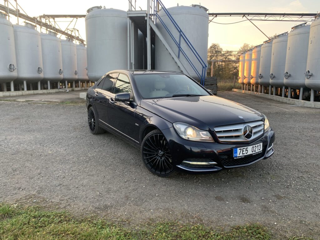 Mercedes-Benz C350 W204 3.5 CGI (2011)
