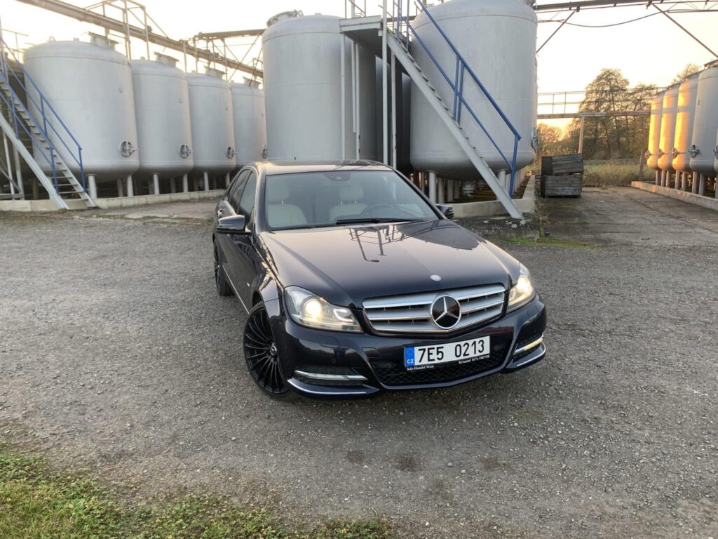 Mercedes-Benz C350 W204 3.5 CGI (2011)