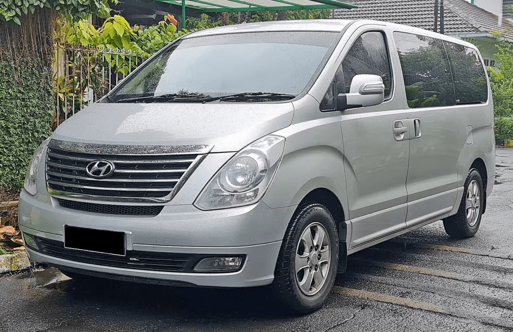 2012_Hyundai_H-1_first_facelift