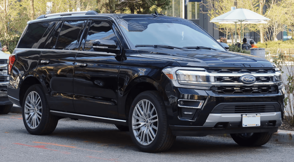 2022_Ford_Expedition_Platinum_unmarked_unit_front_4.14.23